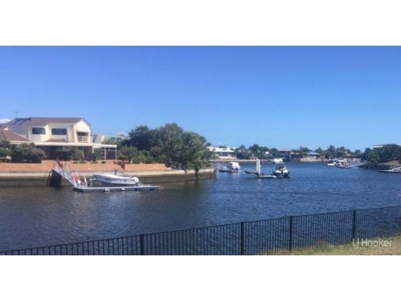 25 Bowsprit Crescent, Banksia Beach QLD 4507