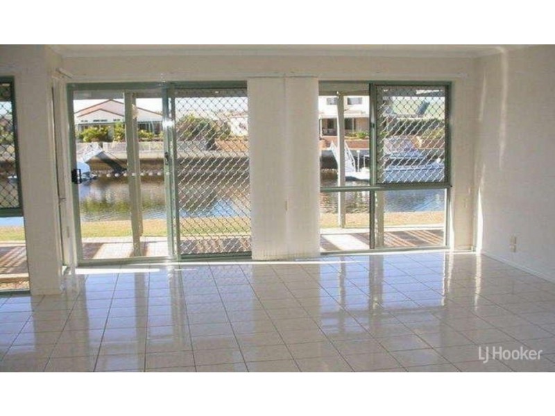 25 Bowsprit Crescent, Banksia Beach QLD 4507