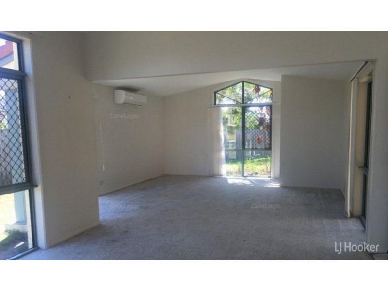 25 Bowsprit Crescent, Banksia Beach QLD 4507