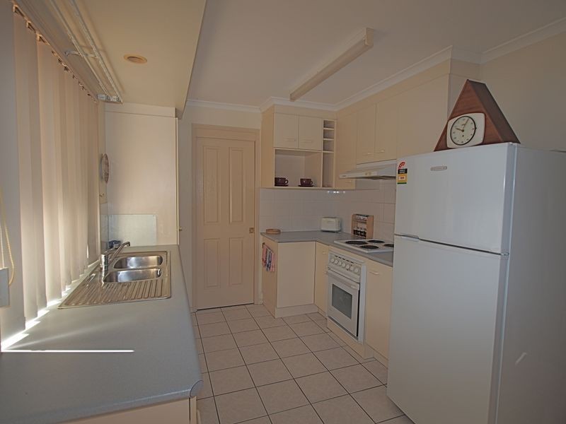 2/20 Kangaroo Avenue, Bribie Island QLD 4507