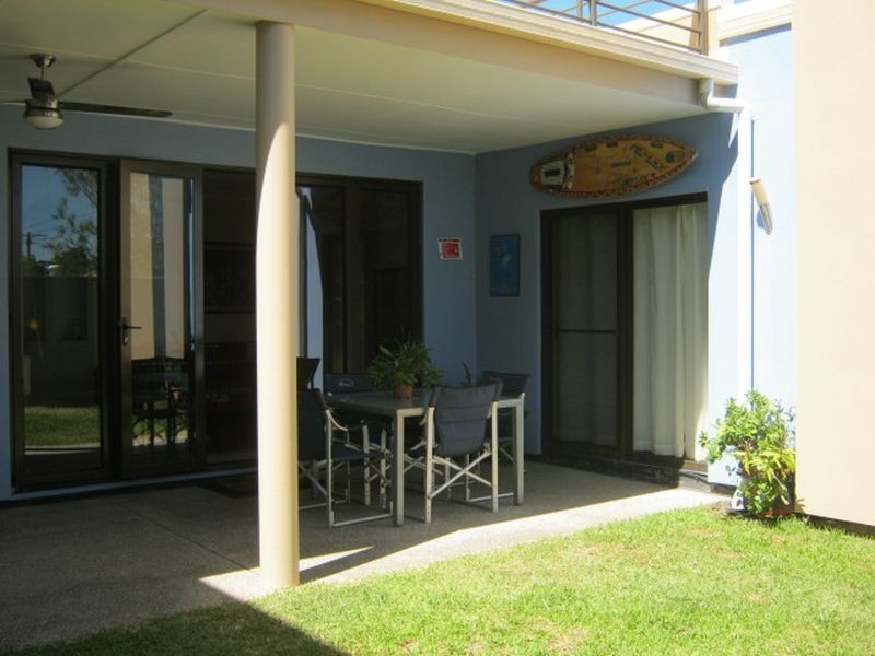 2/74 Marina Boulevard, Banksia Beach QLD 4507