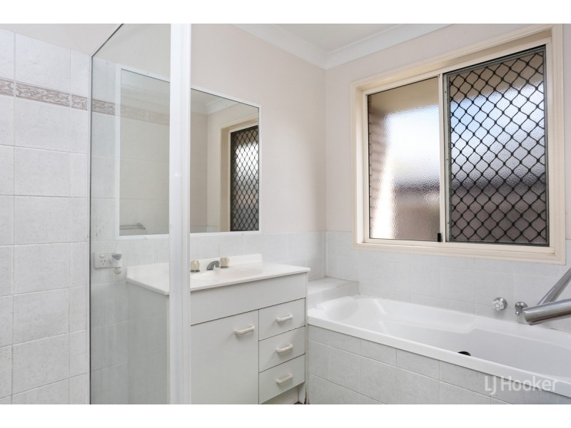 180 Bestmann Road East, Sandstone Point QLD 4511