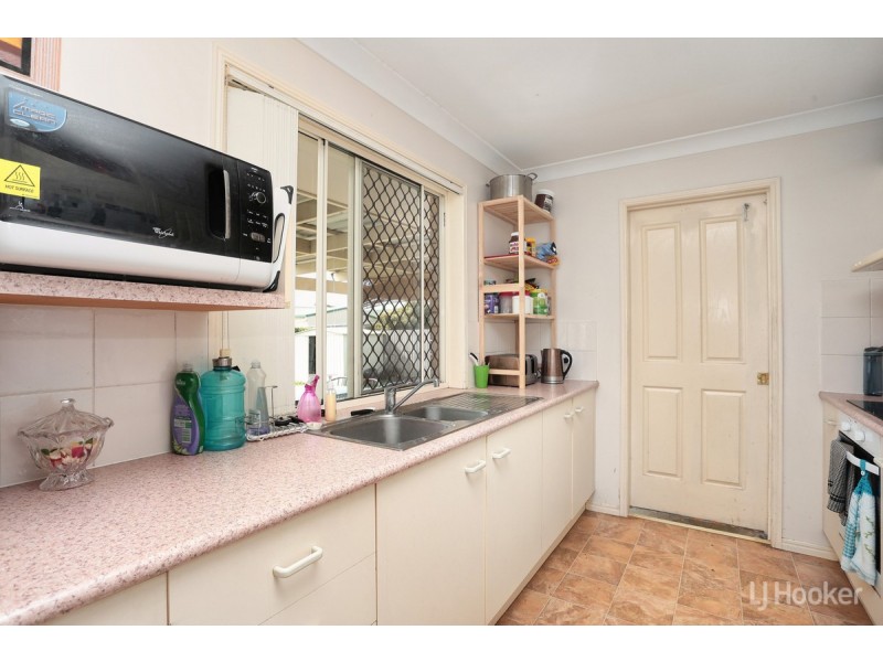 180 Bestmann Road East, Sandstone Point QLD 4511