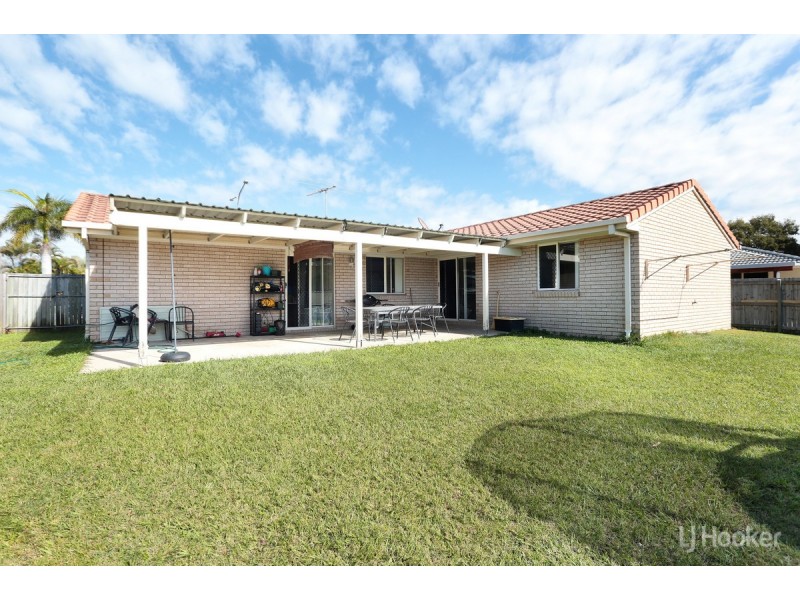 180 Bestmann Road East, Sandstone Point QLD 4511