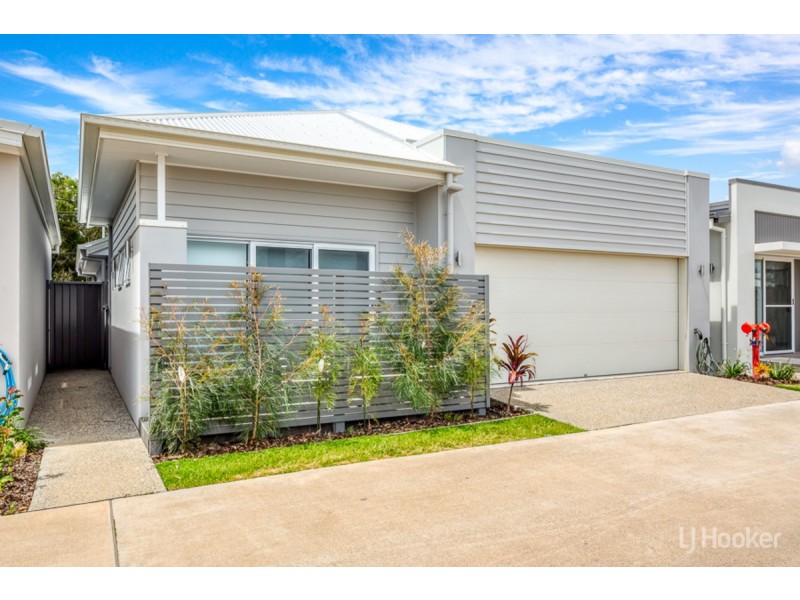 9/2 Spinnaker Drive, Sandstone Point QLD 4511