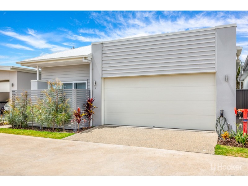 9/2 Spinnaker Drive, Sandstone Point QLD 4511