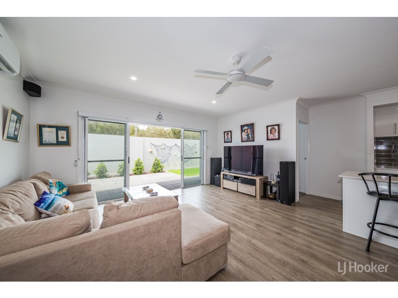 9/2 Spinnaker Drive, Sandstone Point QLD 4511