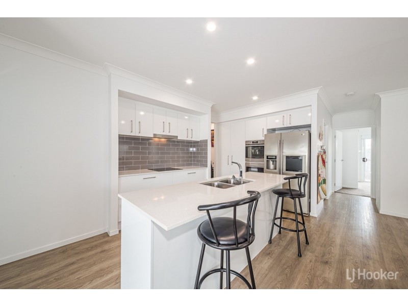 9/2 Spinnaker Drive, Sandstone Point QLD 4511