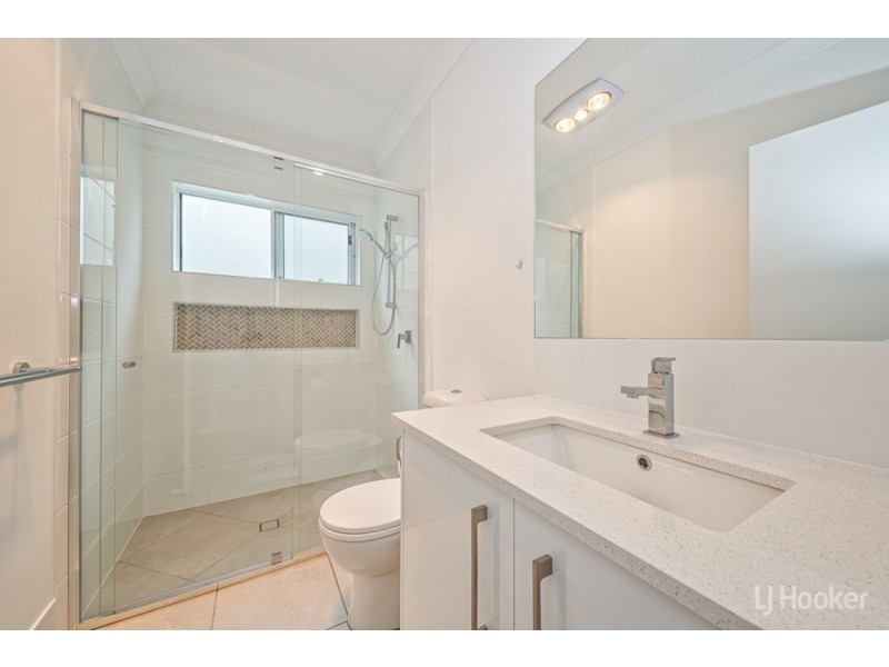 9/2 Spinnaker Drive, Sandstone Point QLD 4511