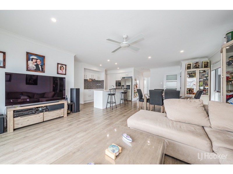 9/2 Spinnaker Drive, Sandstone Point QLD 4511