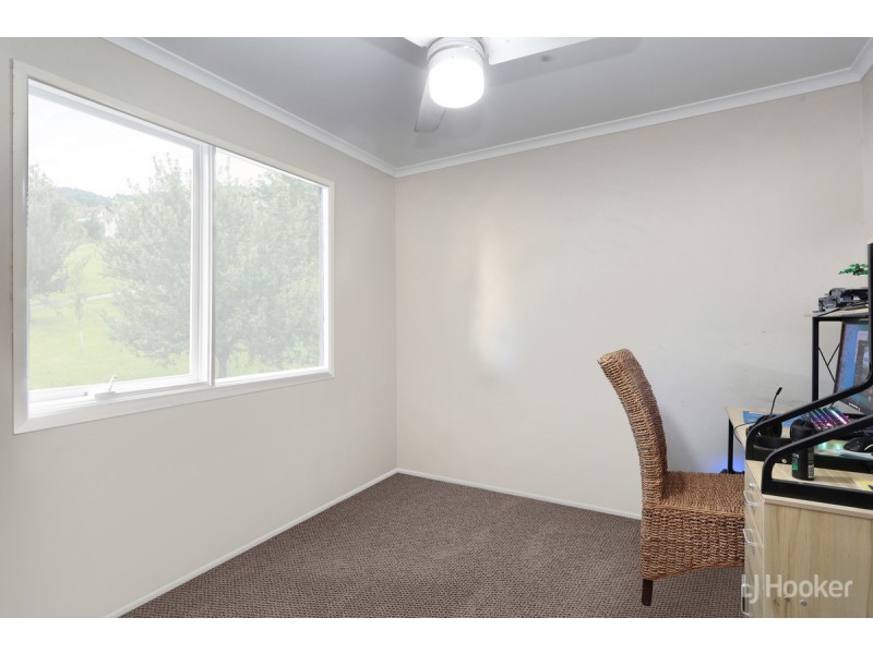 4 Squire Place, Sandstone Point QLD 4511