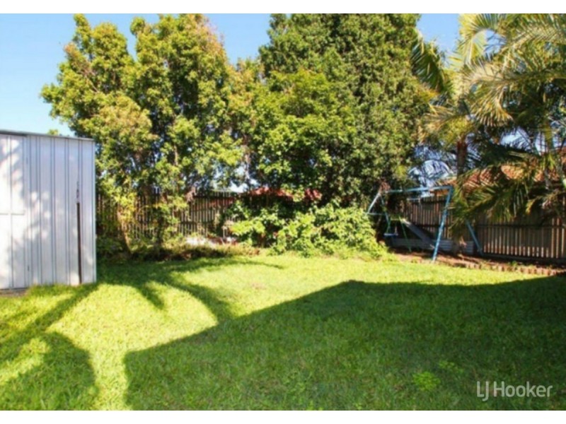 4 Squire Place, Sandstone Point QLD 4511