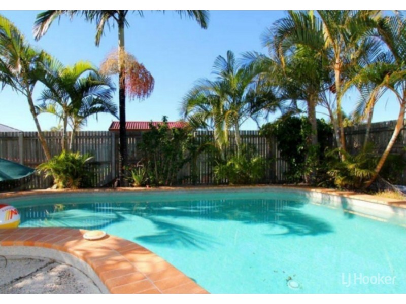 4 Squire Place, Sandstone Point QLD 4511