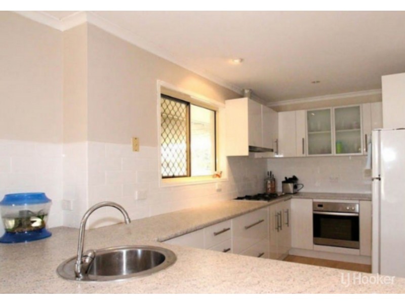 4 Squire Place, Sandstone Point QLD 4511