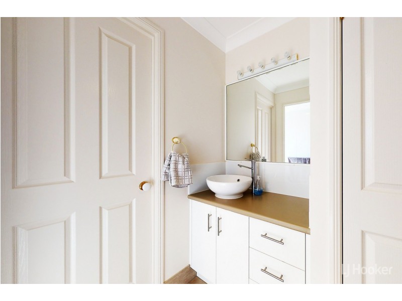 18 Mossman Way, Sandstone Point QLD 4511