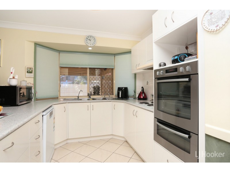 12 Chiltern Place, Sandstone Point QLD 4511