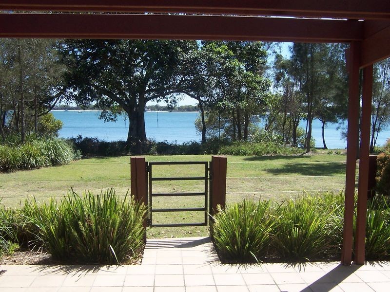 Sandstone Point QLD 4511