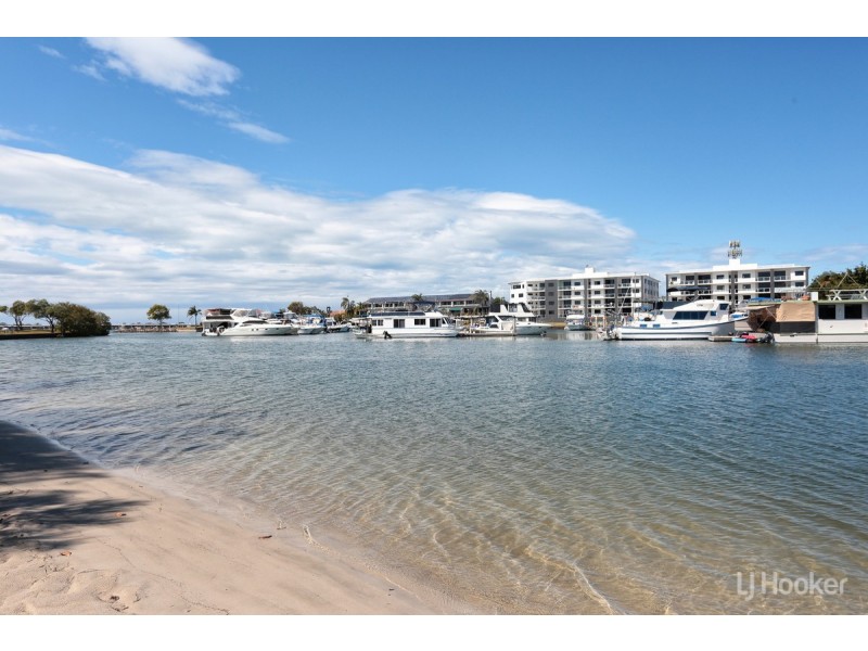 16B/10 Spinnaker Drive, Sandstone Point QLD 4511