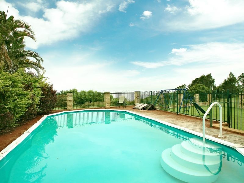 22 Albert Place, Sandstone Point QLD 4511