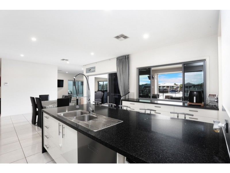 159 Marina Boulevard, Banksia Beach QLD 4507