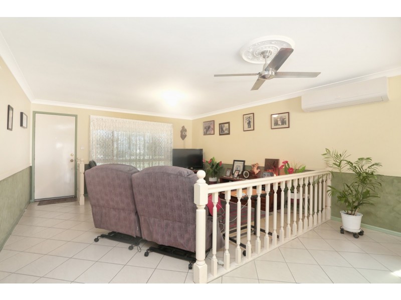 12 Chiltern Place, Sandstone Point QLD 4511