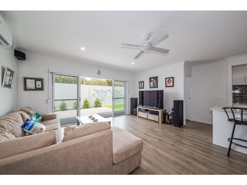 9/2 Spinnaker Drive, Sandstone Point QLD 4511