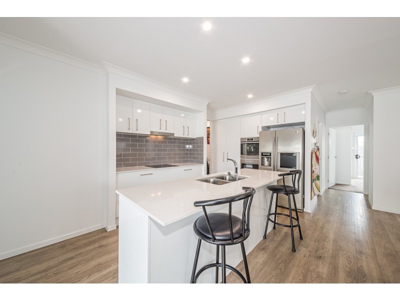 9/2 Spinnaker Drive, Sandstone Point QLD 4511