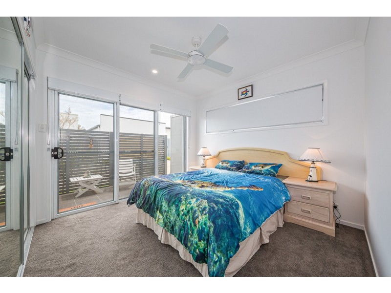 9/2 Spinnaker Drive, Sandstone Point QLD 4511