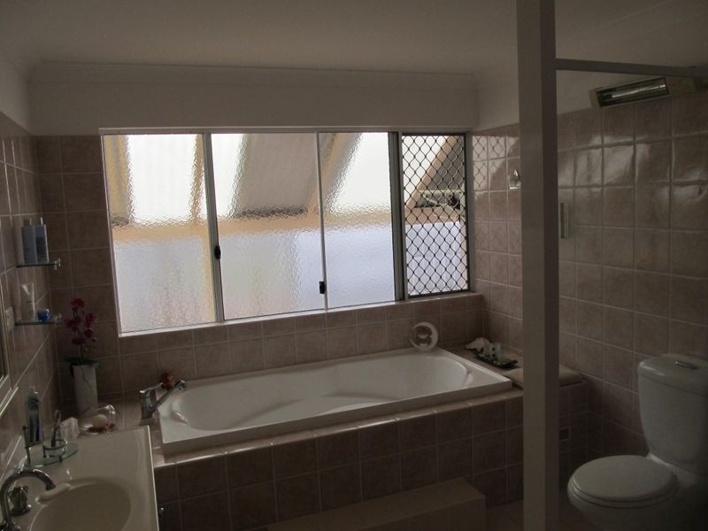 18 Anchor Court, Banksia Beach QLD 4507