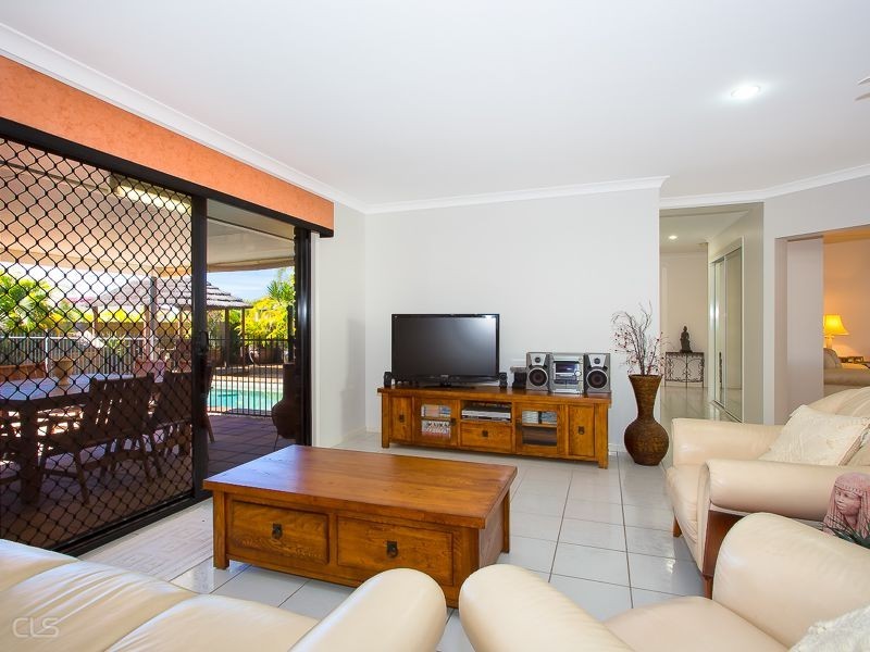 9 Scarborough Court, Sandstone Point QLD 4511