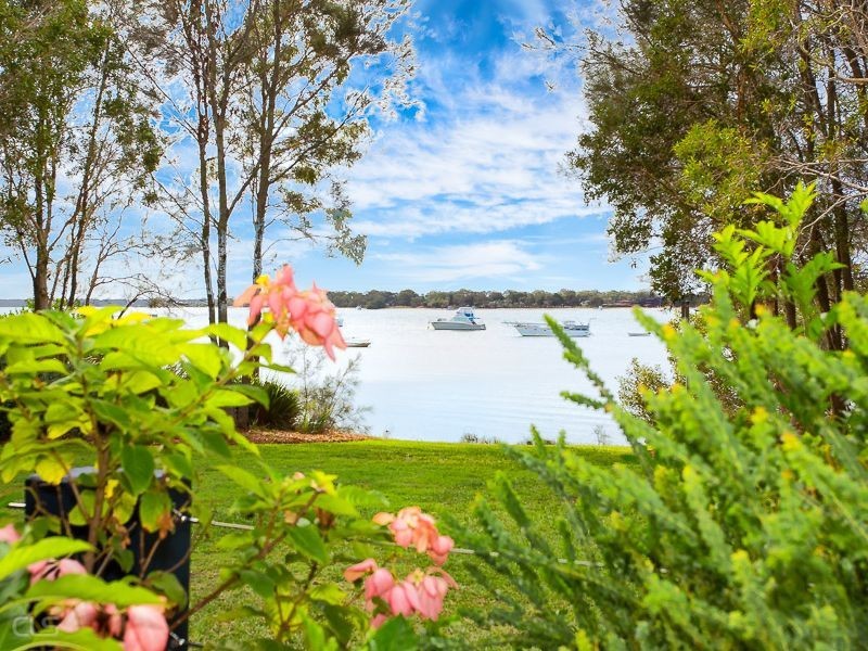 117/8 Spinnaker Drive, Sandstone Point QLD 4511