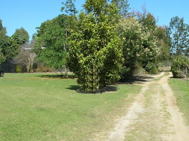 635 Beachmere Rd, Beachmere QLD 4510