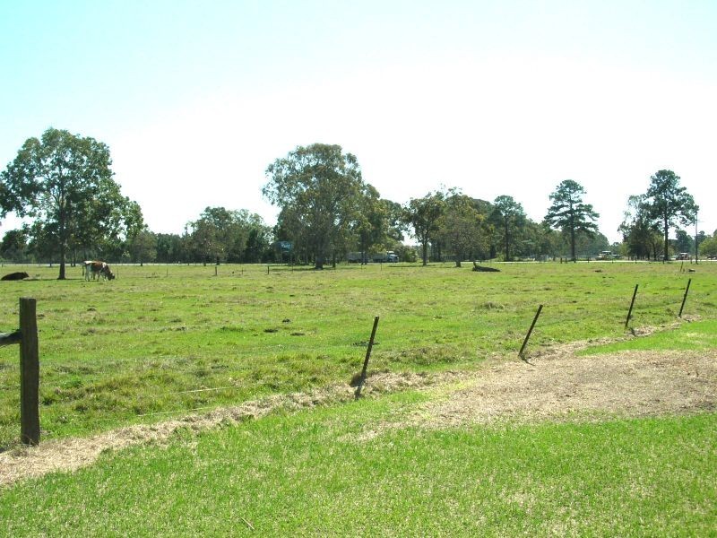 635 Beachmere Rd, Beachmere QLD 4510