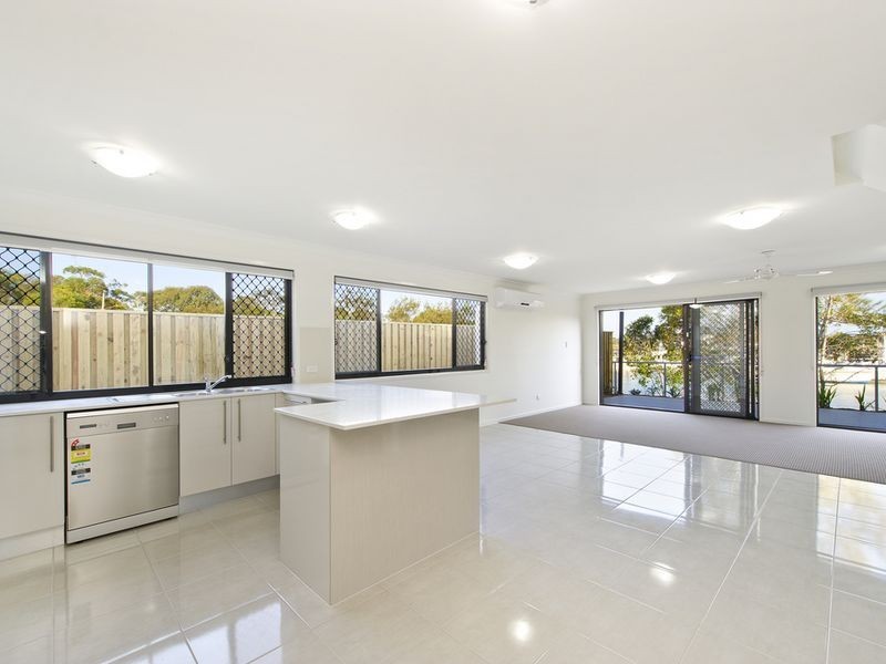 3/4 Kal-Ma-Kuta Drive, Sandstone Point QLD 4511