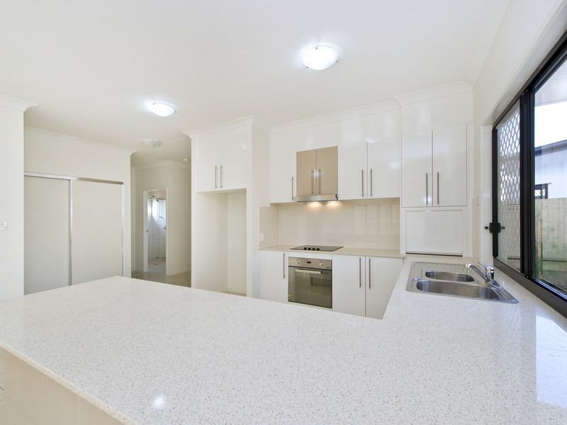 5/4 Kal-Ma-Kuta Drive, Sandstone Point QLD 4511