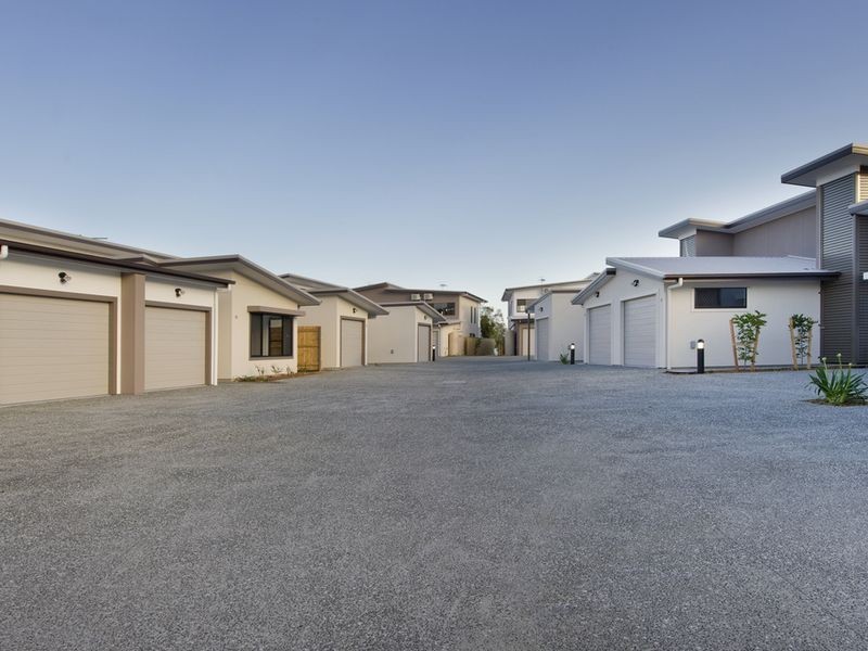 13/4 Kal-Ma-Kuta Drive, Sandstone Point QLD 4511
