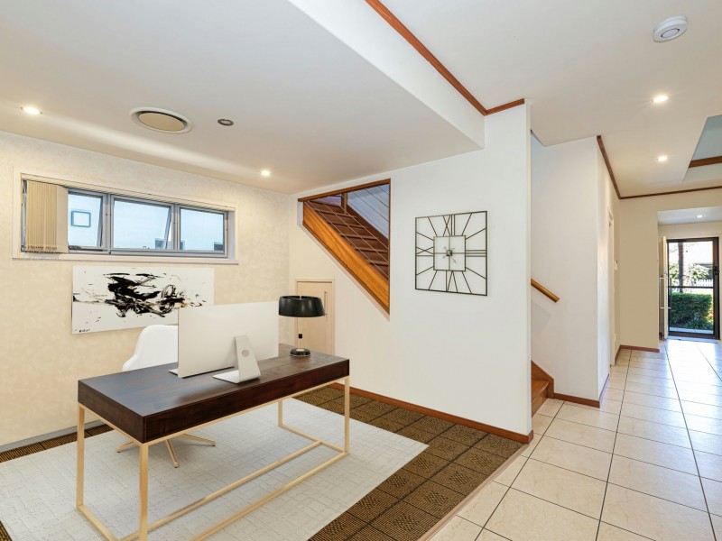 115/8 Spinnaker Drive, Sandstone Point QLD 4511