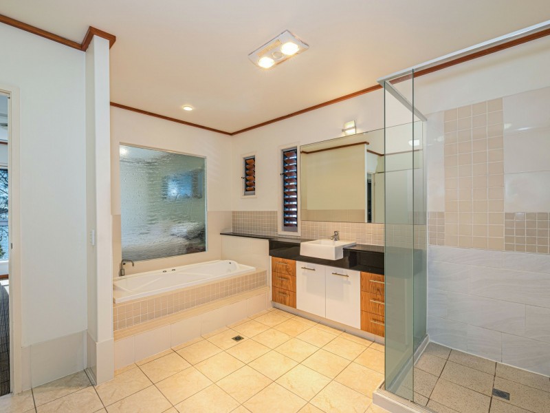 115/8 Spinnaker Drive, Sandstone Point QLD 4511
