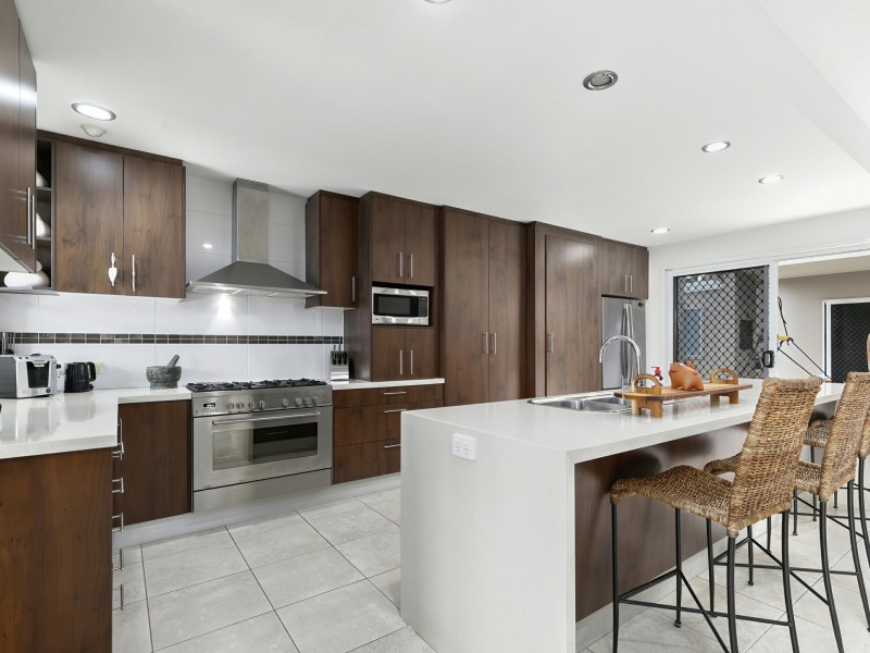 14 Raptor Parade, Banksia Beach QLD 4507