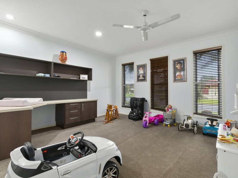 14 Raptor Parade, Banksia Beach QLD 4507