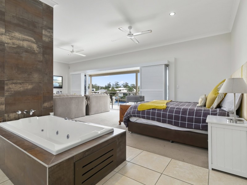 14 Raptor Parade, Banksia Beach QLD 4507