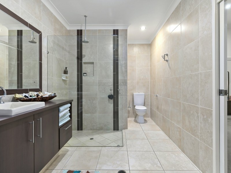 14 Raptor Parade, Banksia Beach QLD 4507