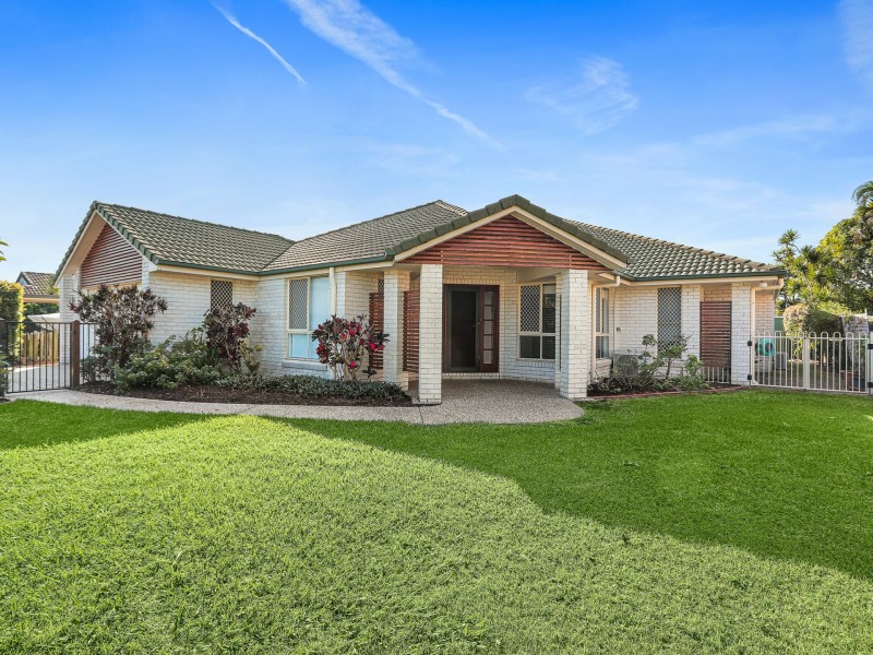 118 Bestmann Road East, Sandstone Point QLD 4511