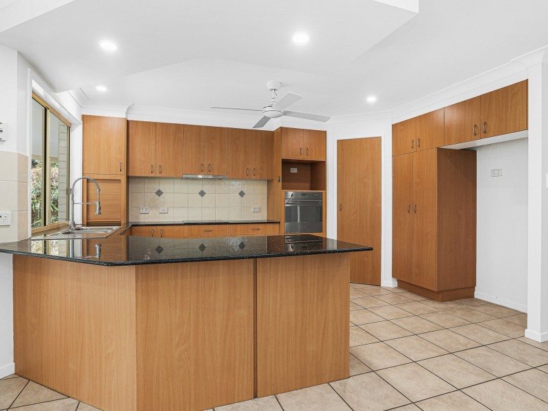 118 Bestmann Road East, Sandstone Point QLD 4511