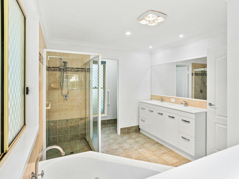 118 Bestmann Road East, Sandstone Point QLD 4511