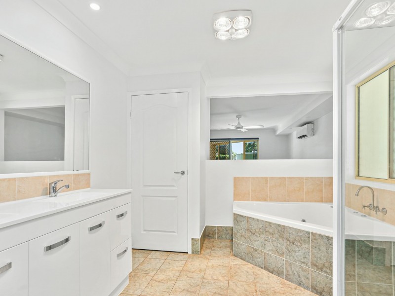 118 Bestmann Road East, Sandstone Point QLD 4511