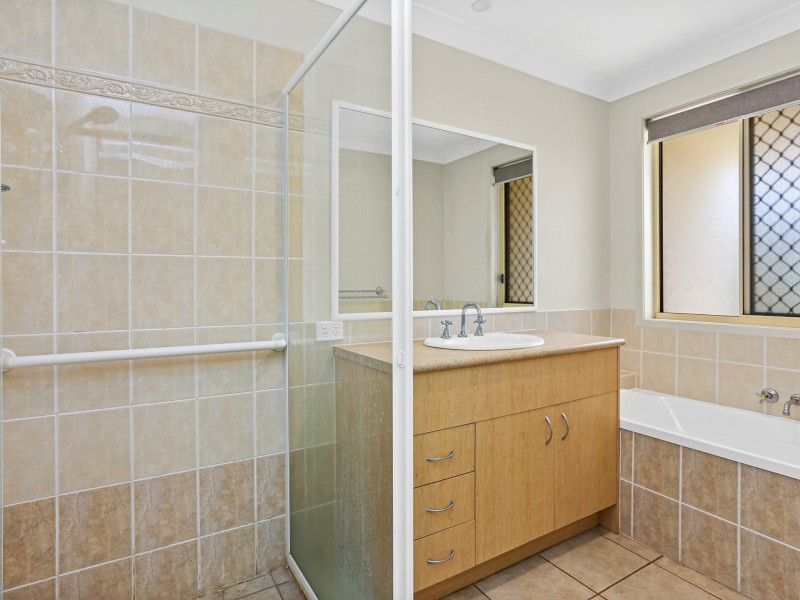118 Bestmann Road East, Sandstone Point QLD 4511