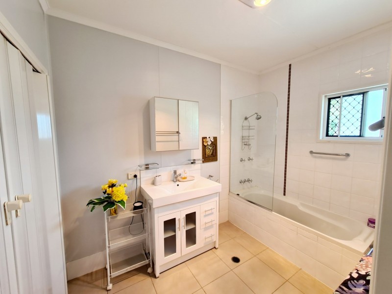 1 Alpinia Avenue, Banksia Beach QLD 4507