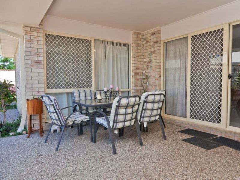 6 Weeroona Ave, Beachmere QLD 4510