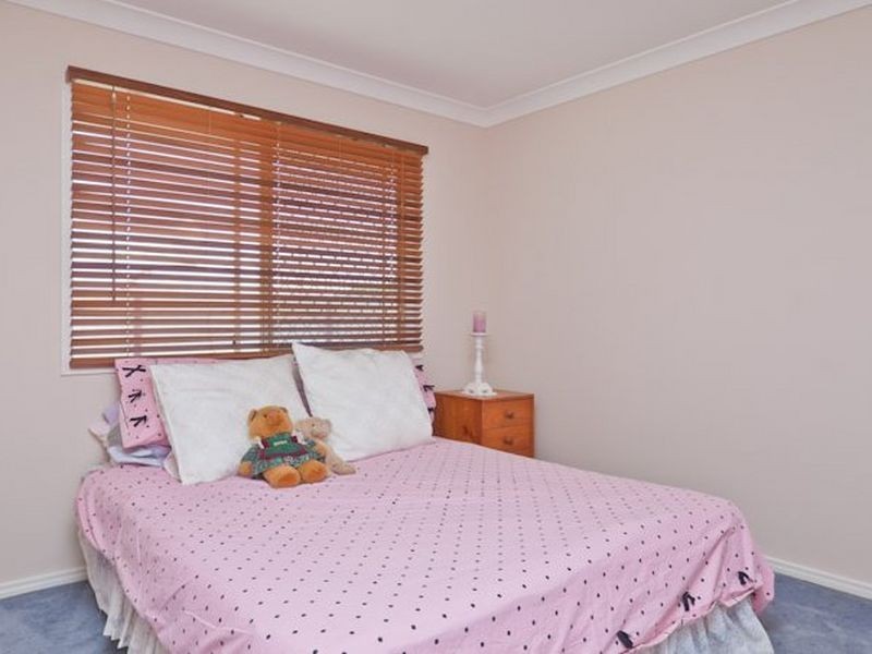 6 Weeroona Ave, Beachmere QLD 4510